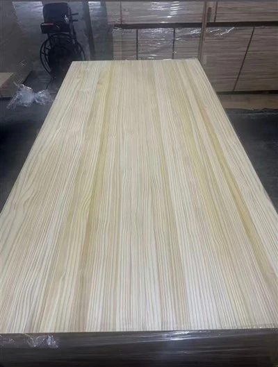 Pannello incollato con bordo in pino-
