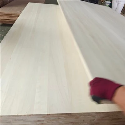 Legno massello di pioppo sbiancato